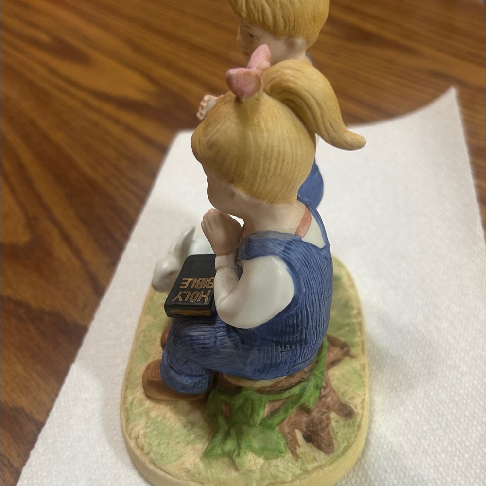 Vintage Homco Porcelain Children Figurine Boy w/hat & girl w/Pink Bow & Bible. - Picture 7 of 8